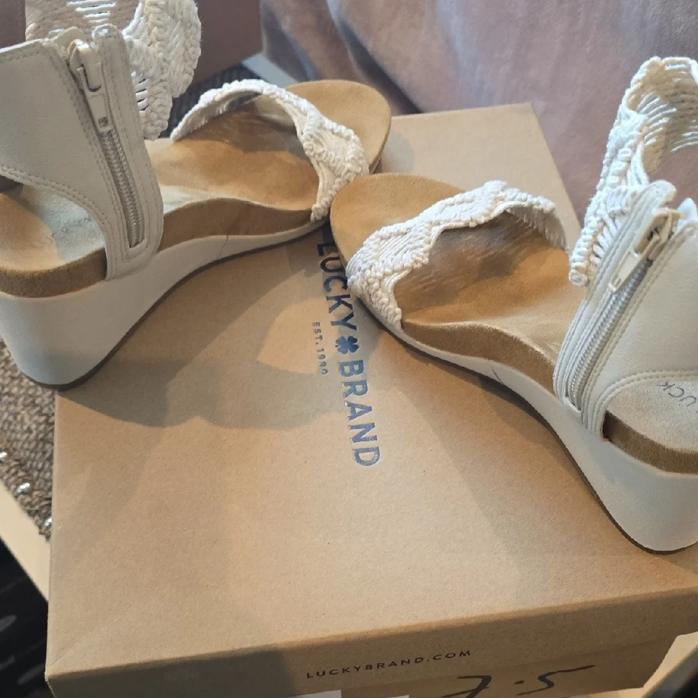Lucky Brand Women's Tan and Cream Wedges - Picture 7 of 9